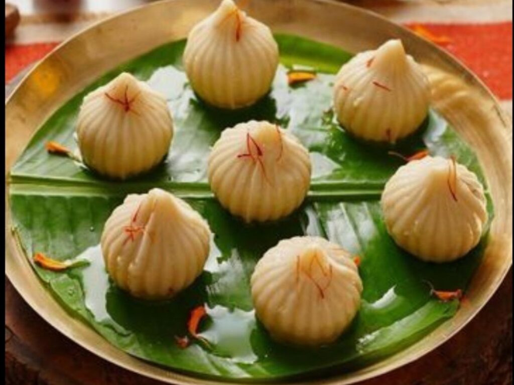 Ganesh ji ke liye nariyal ke modak banaye 